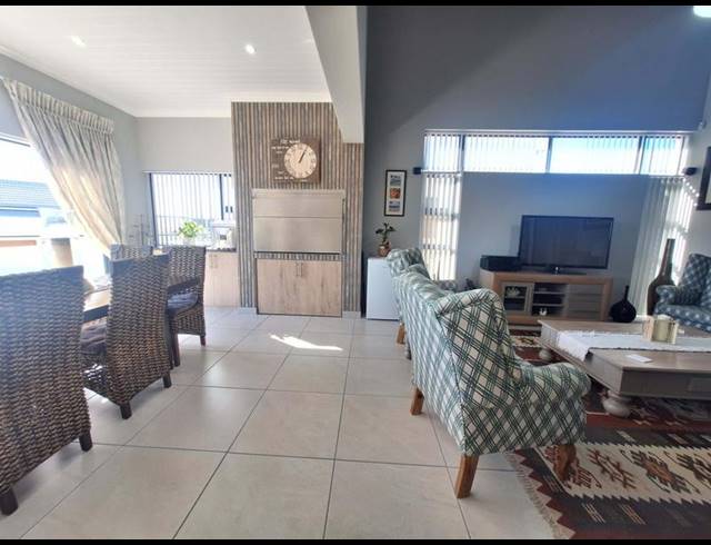 3 BEDROOM HOUSE FOR SALE IN HARTENBOS HEUWELS